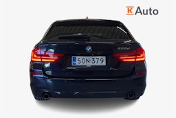 Sininen BMW 530 2017 kuva 3.