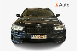 Sininen BMW 530 2017 kuva 5.