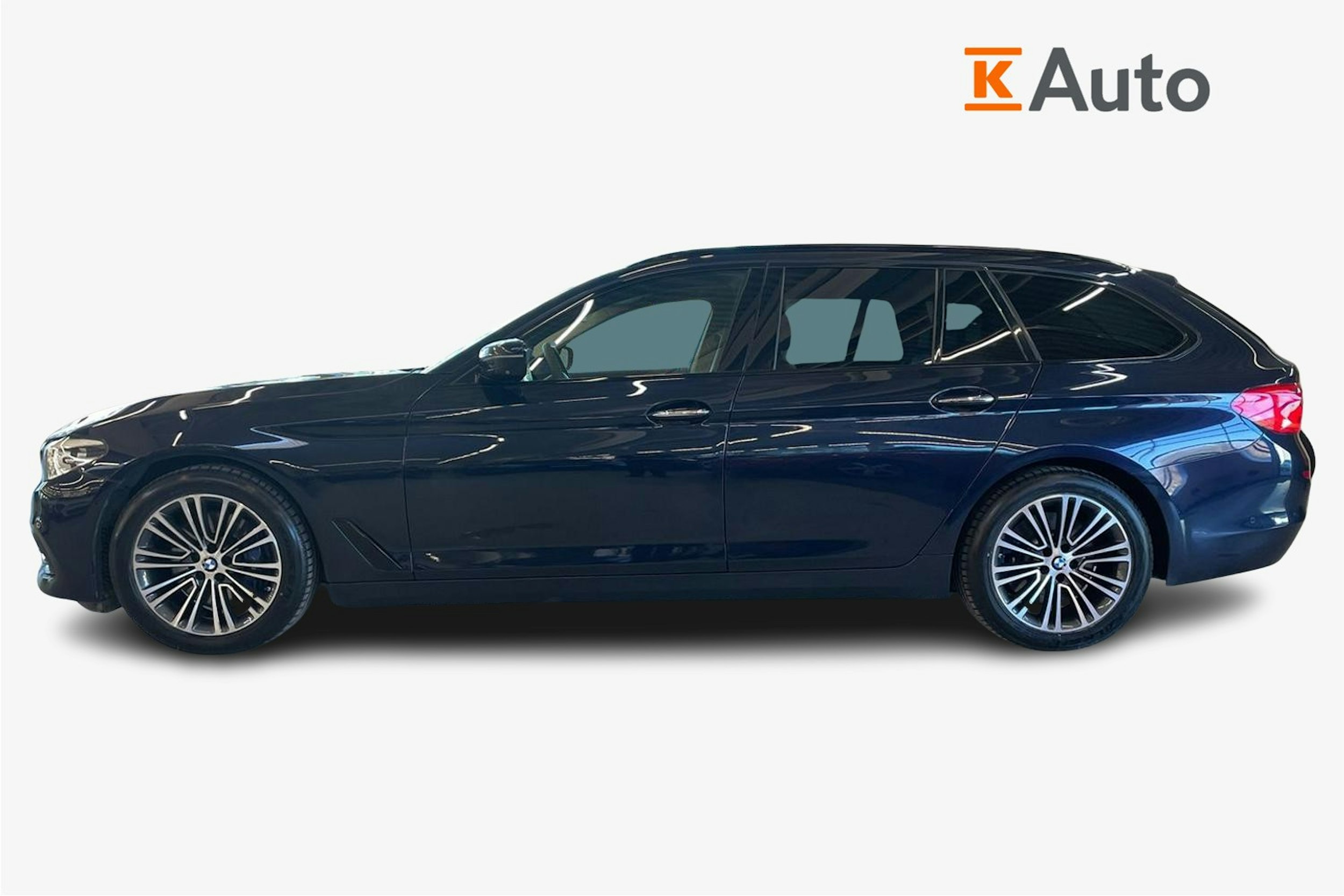 Sininen BMW 530 2017 kuva 6.