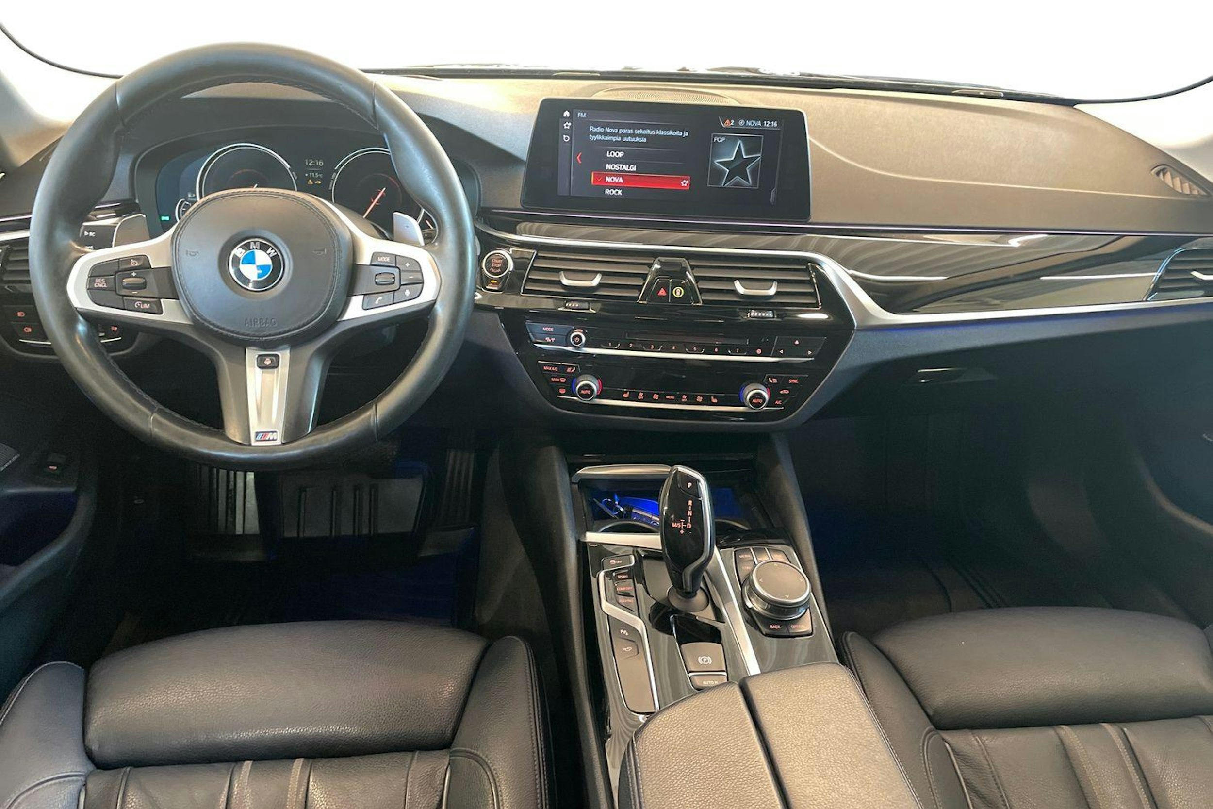 Sininen BMW 530 2017 kuva 9.