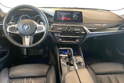 Sininen BMW 530 2017 kuva 9.