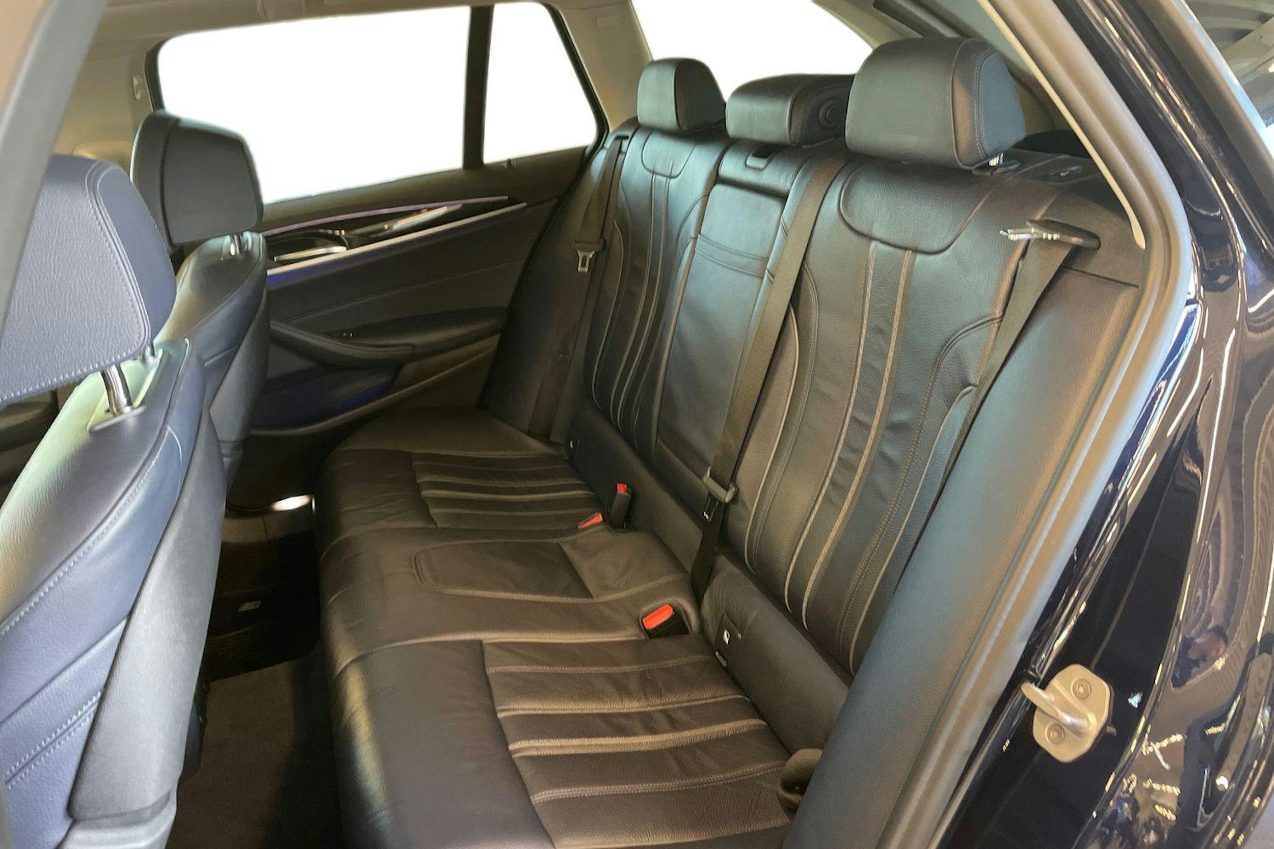 Sininen BMW 530 2017 kuva 10.