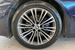 Sininen BMW 530 2017 kuva 11.