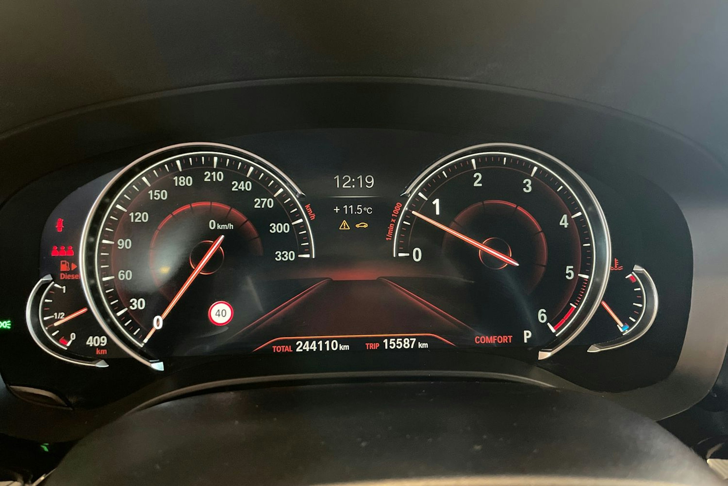 Sininen BMW 530 2017 kuva 14.