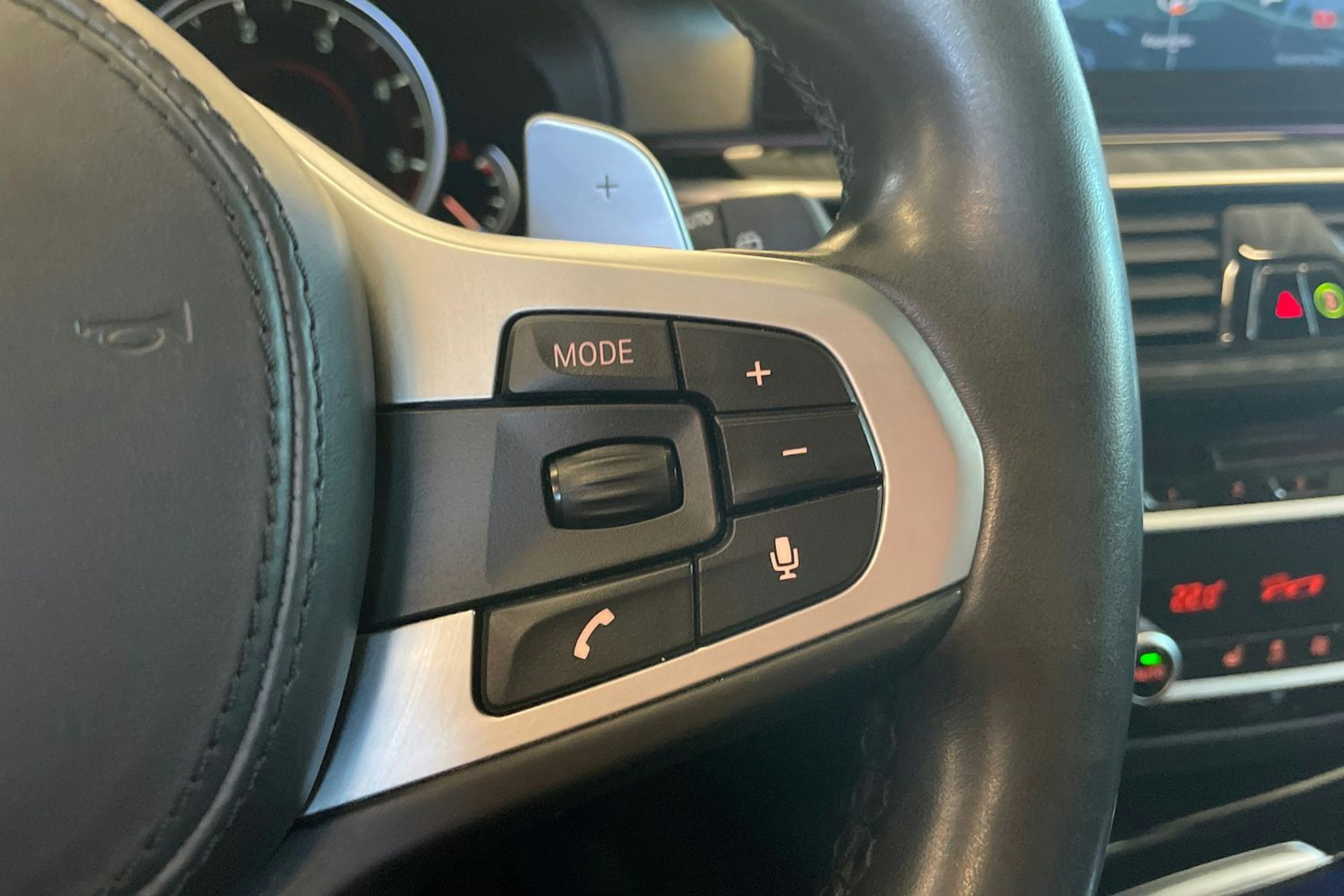 Sininen BMW 530 2017 kuva 15.