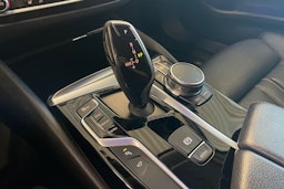 Sininen BMW 530 2017 kuva 18.