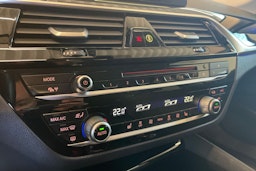 Sininen BMW 530 2017 kuva 20.