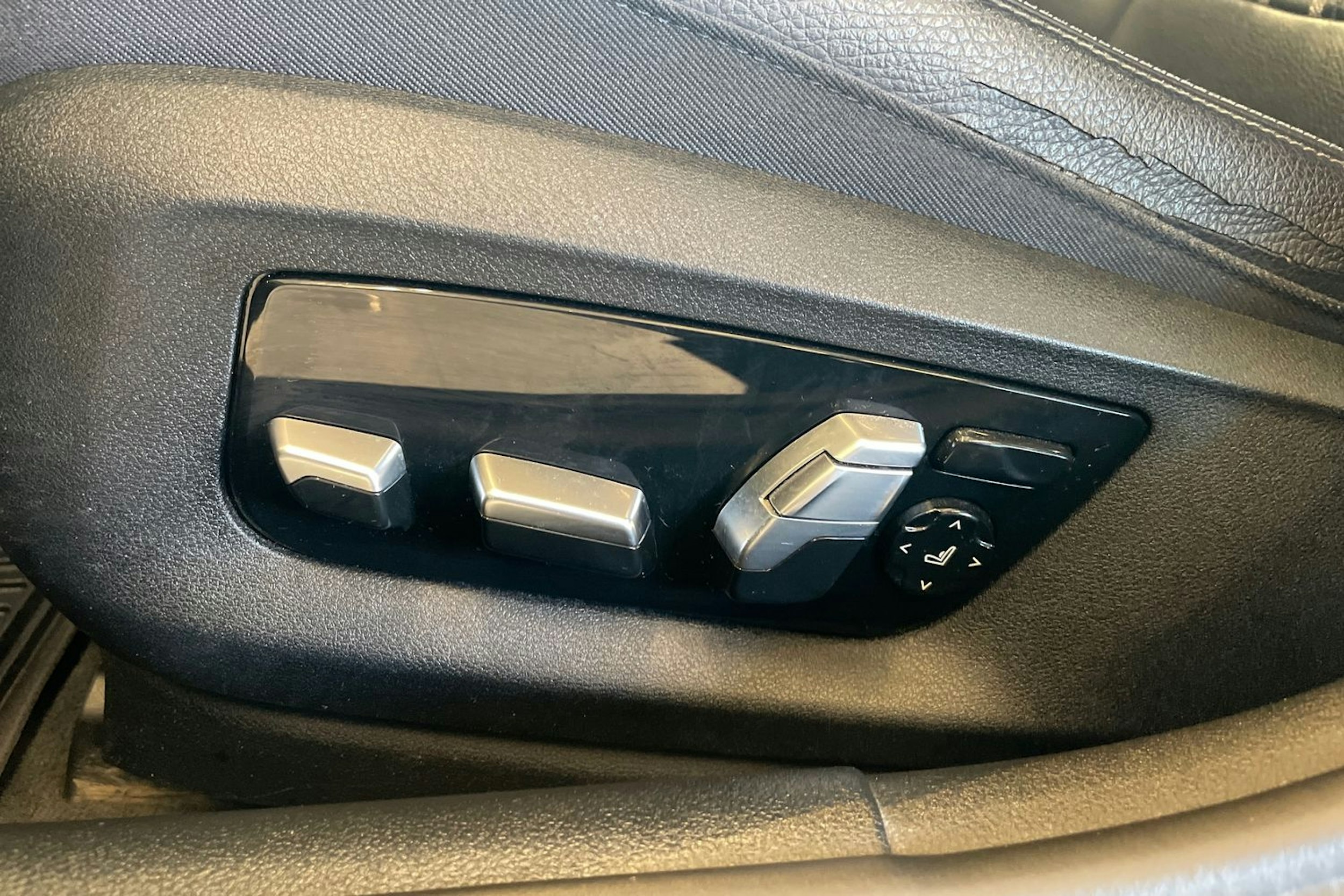 Sininen BMW 530 2017 kuva 23.