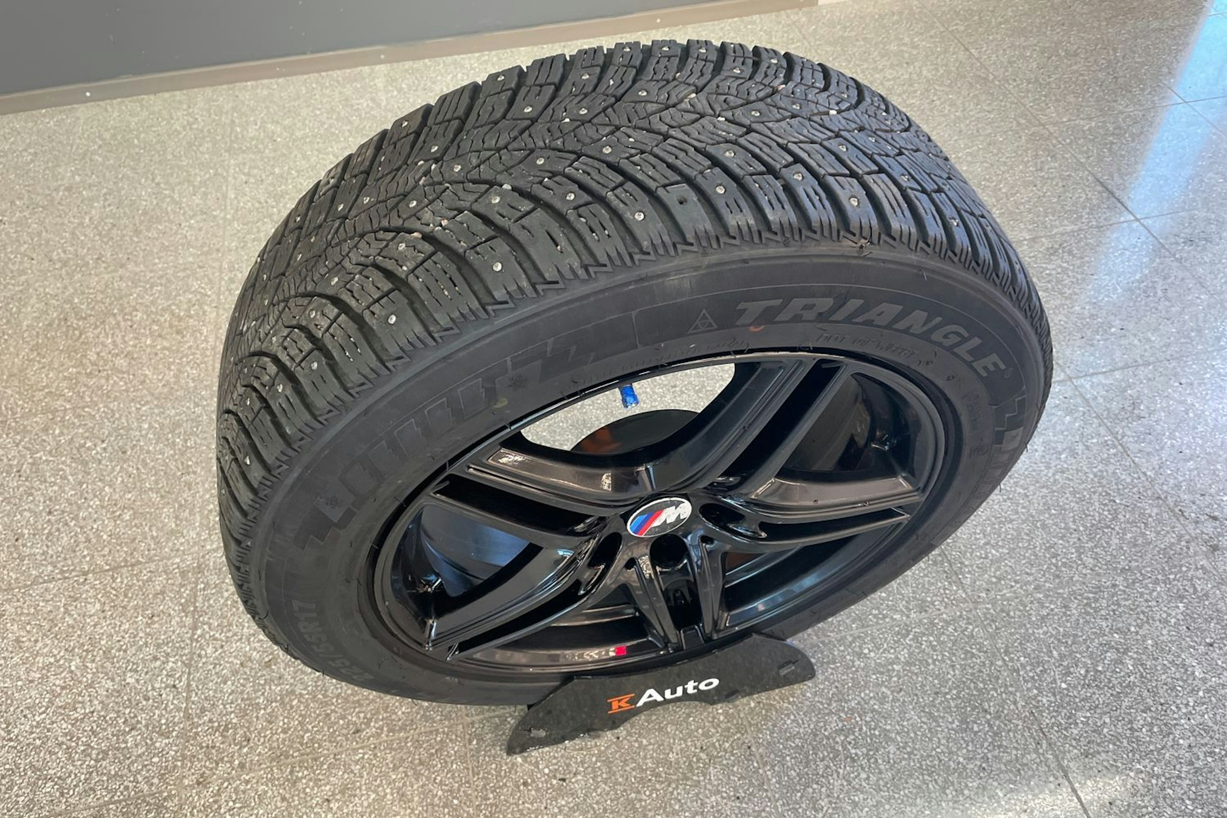 Sininen BMW 530 2017 kuva 25.