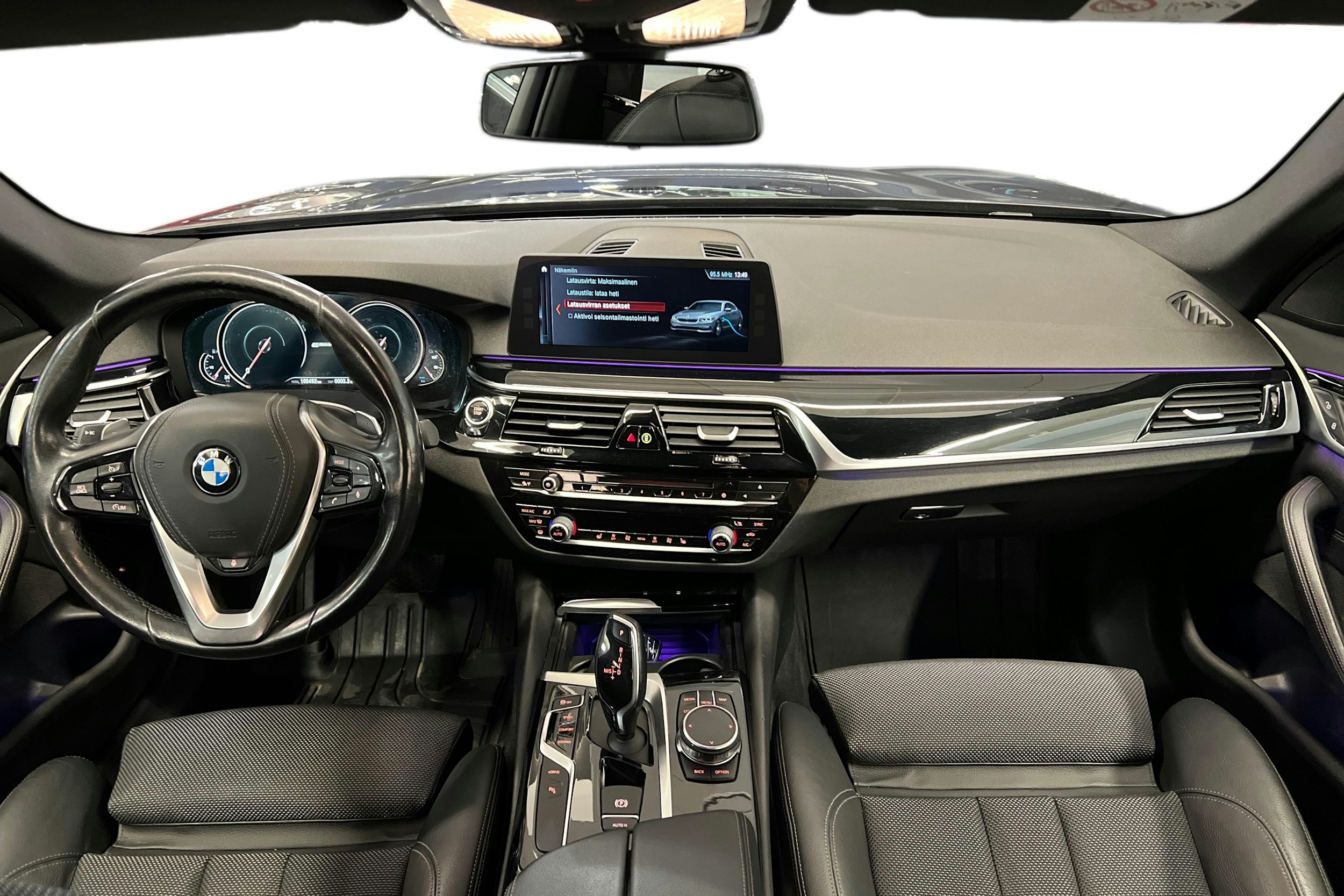 Sininen BMW 530 2018 kuva 7.