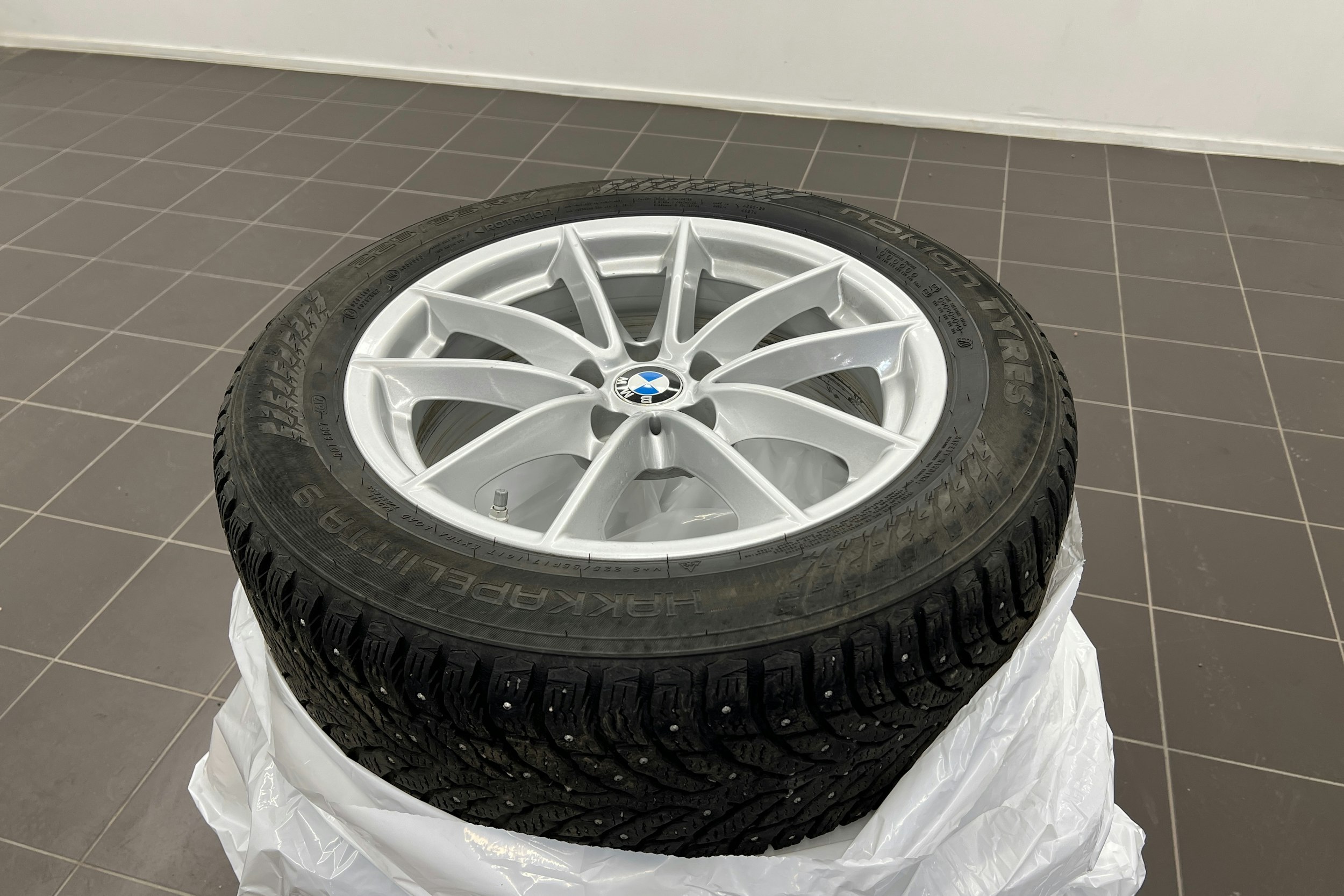 Sininen BMW 530 2018 kuva 10.