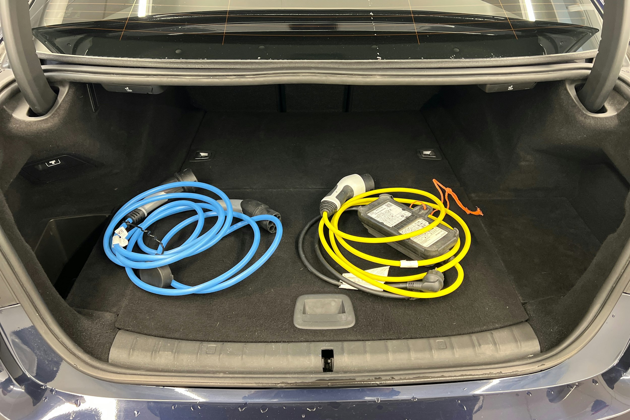 Sininen BMW 530 2018 kuva 11.