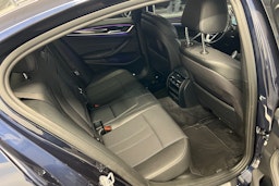 Sininen BMW 530 2018 kuva 12.