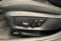 Sininen BMW 530 2018 kuva 13.