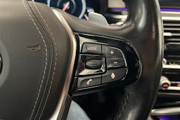 Sininen BMW 530 2018 kuva 16.