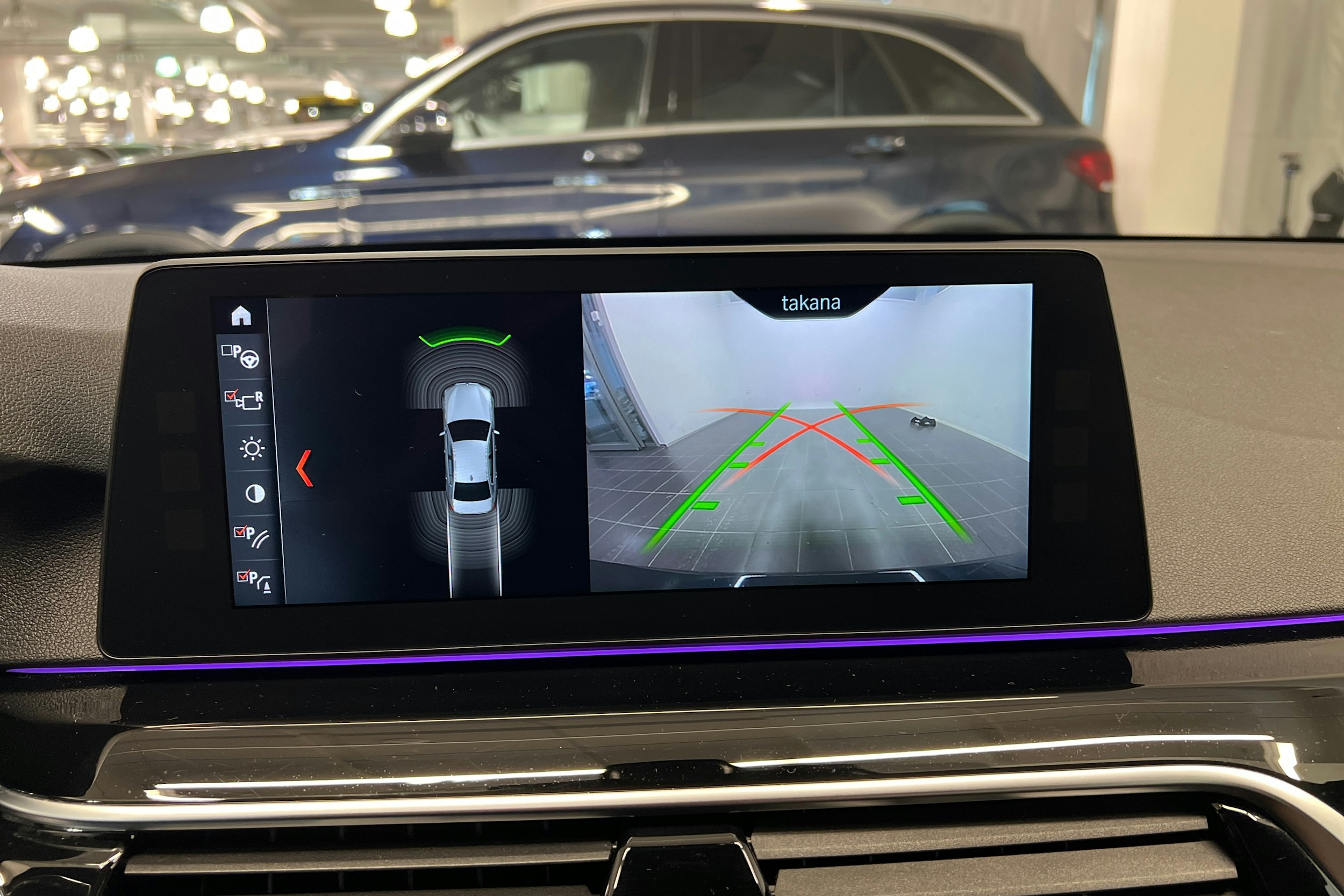 Sininen BMW 530 2018 kuva 19.