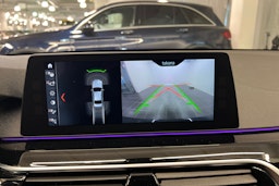 Sininen BMW 530 2018 kuva 19.