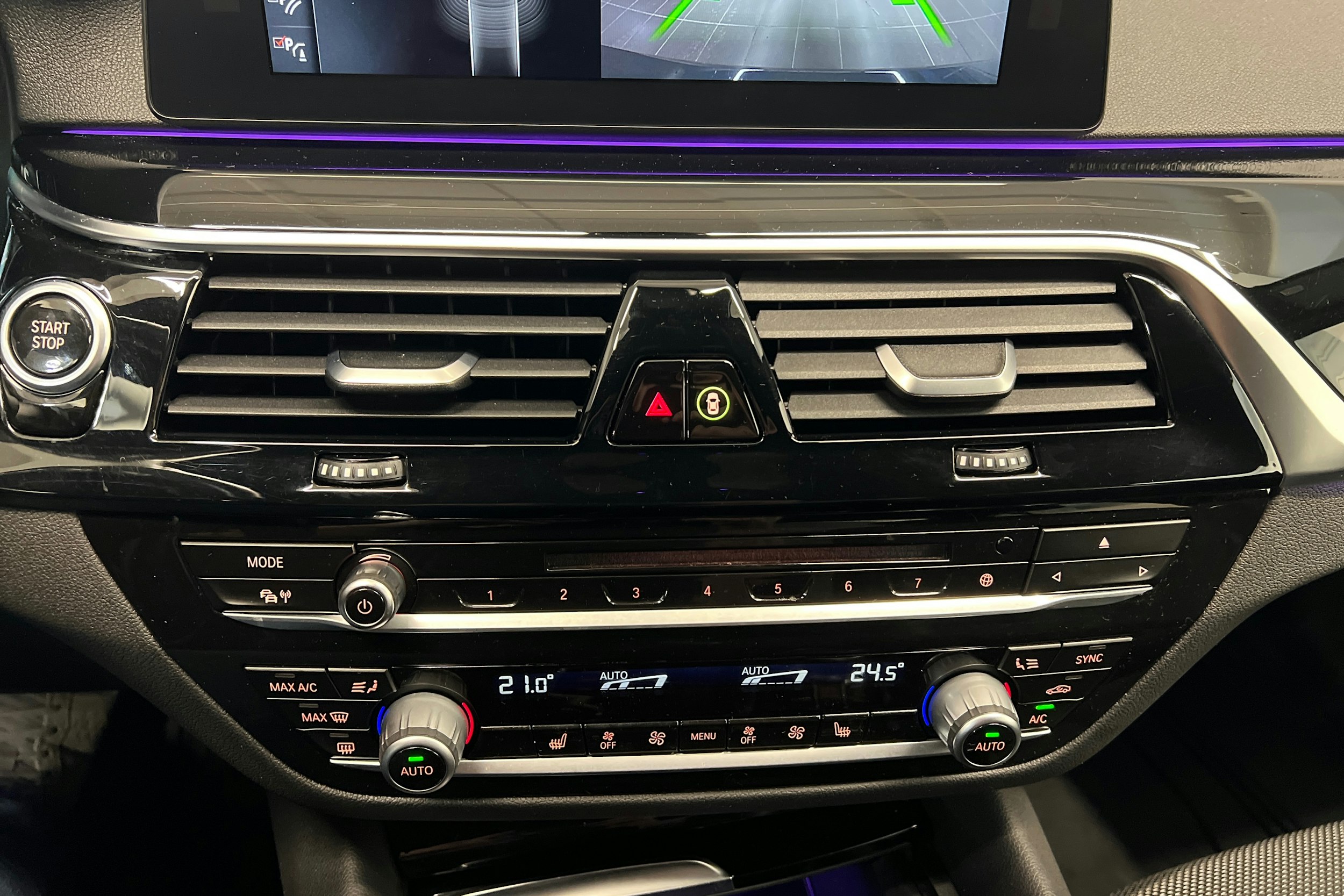 Sininen BMW 530 2018 kuva 20.