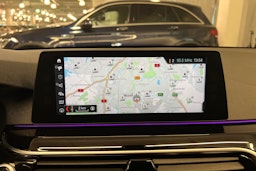 Sininen BMW 530 2018 kuva 22.