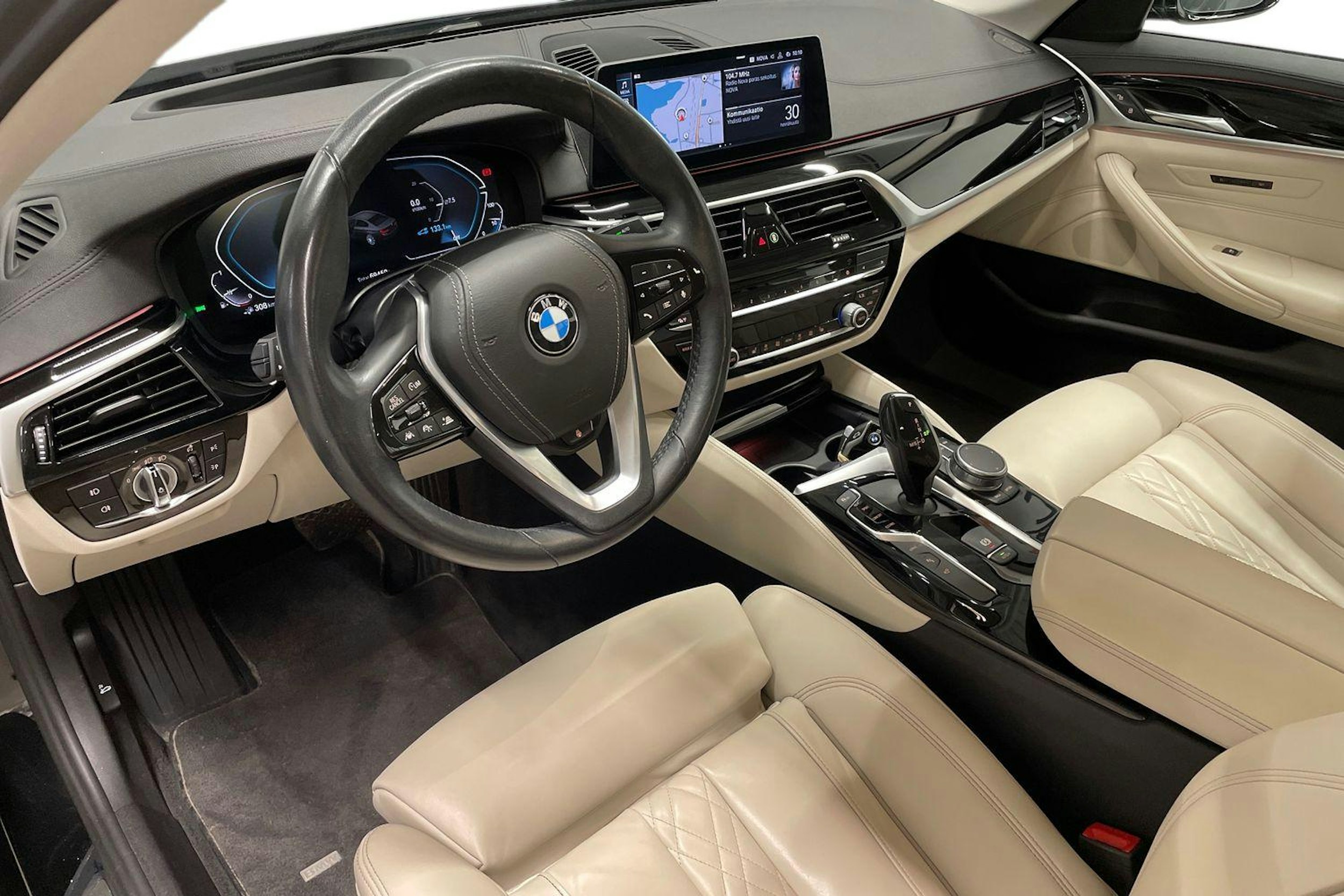 musta BMW 530 2019 kuva 7.