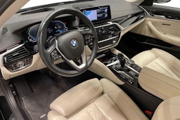 musta BMW 530 2019 kuva 7.