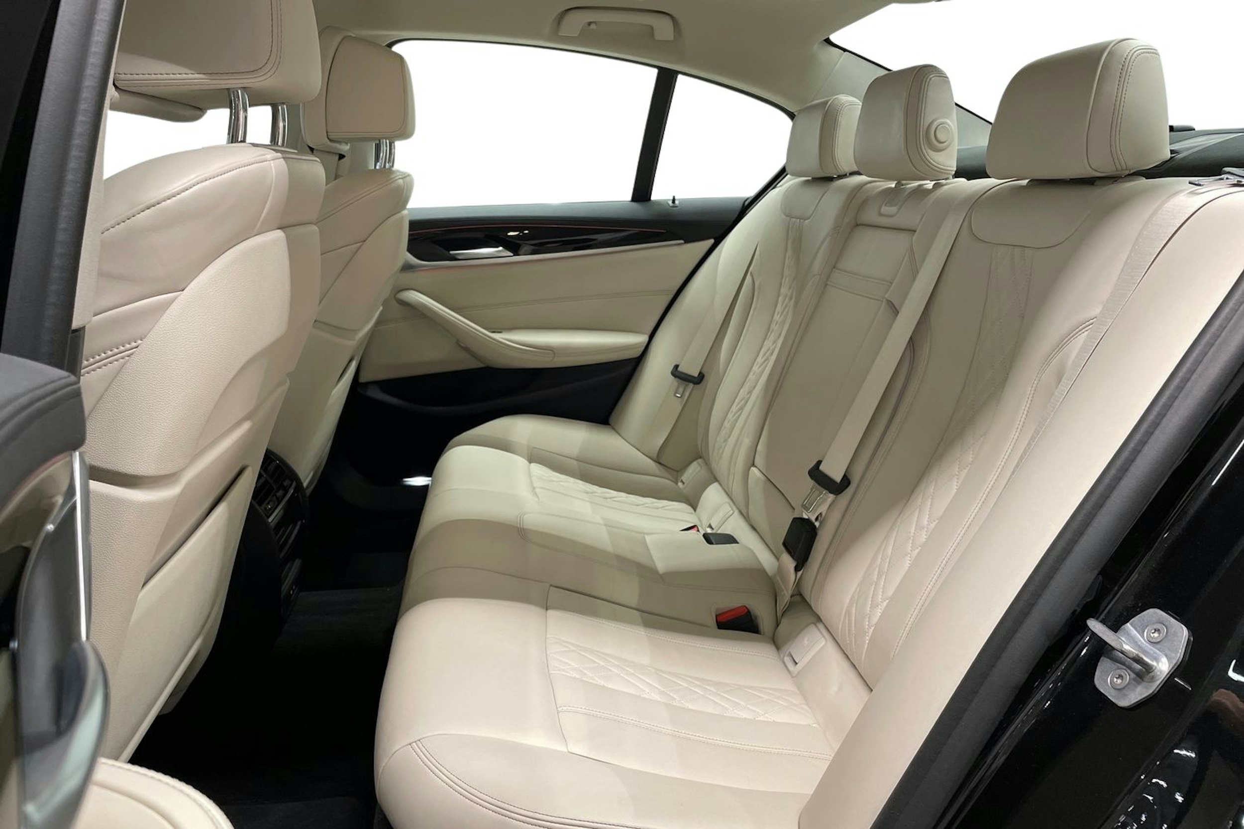 musta BMW 530 2019 kuva 10.