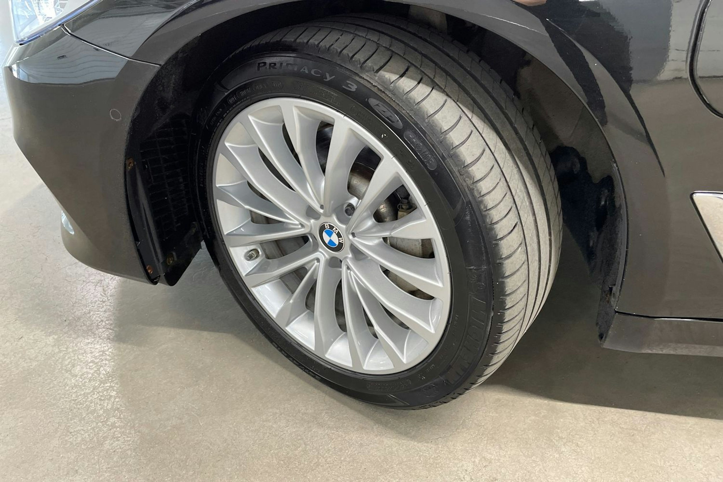 musta BMW 530 2019 kuva 13.