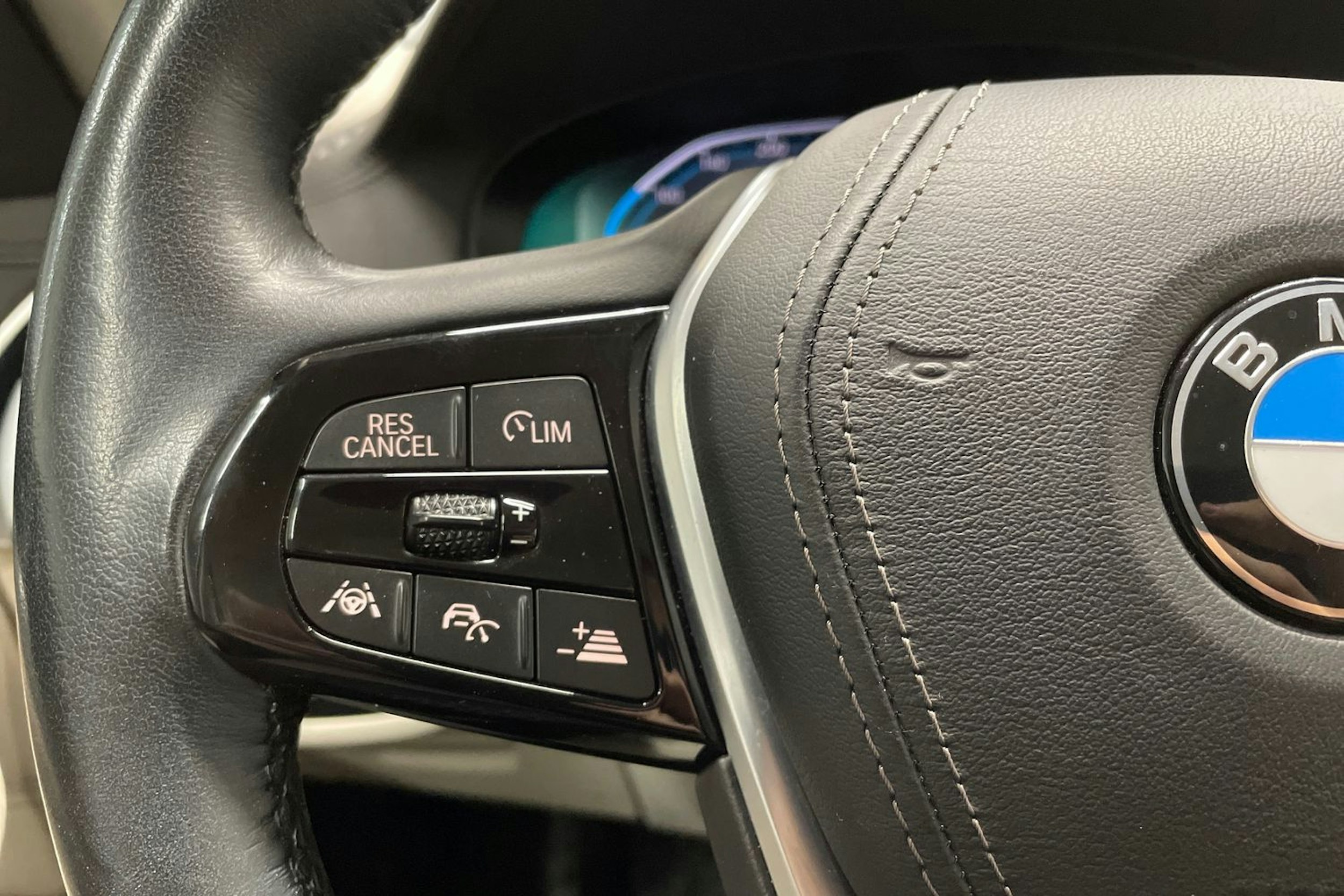 musta BMW 530 2019 kuva 28.