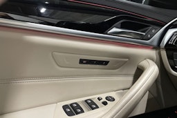 musta BMW 530 2019 kuva 30.