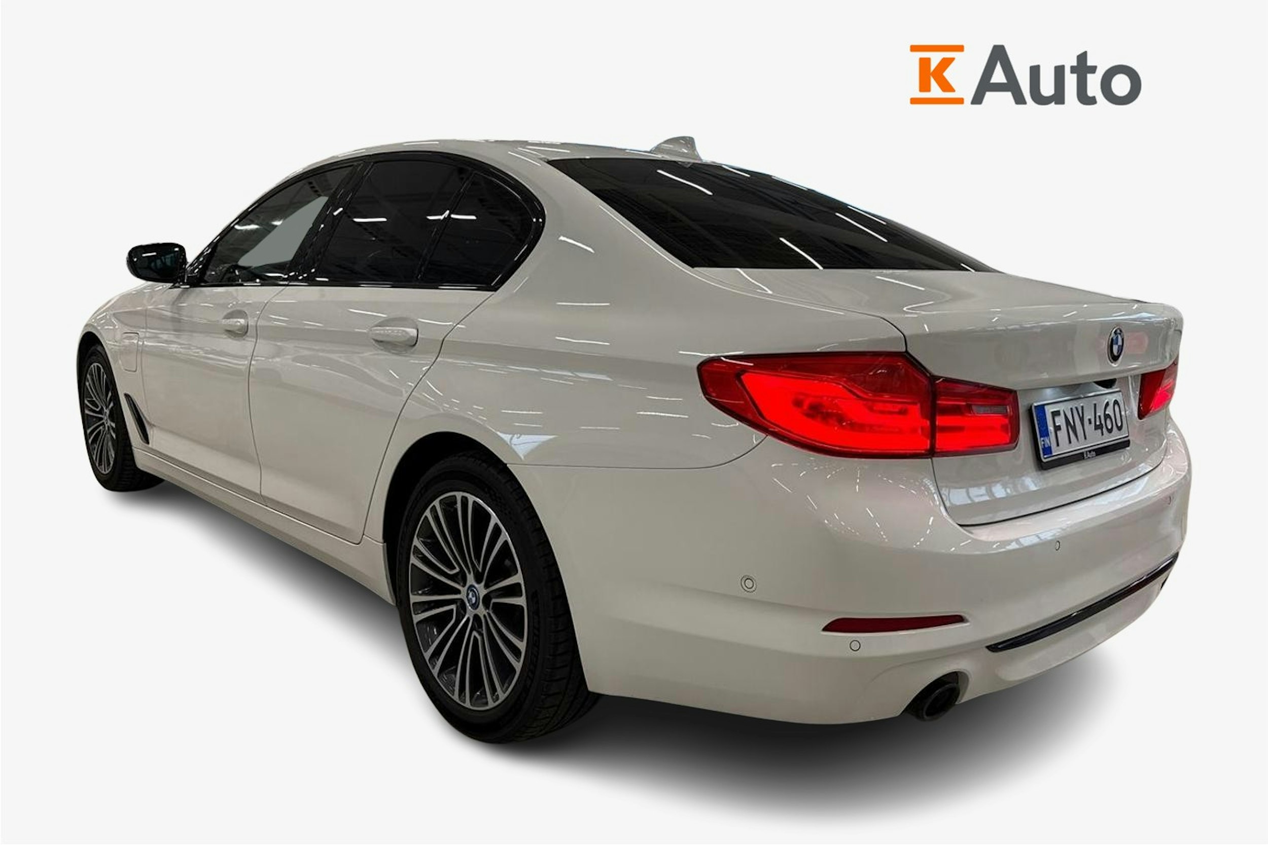 valkoinen BMW 530 2019 kuva 2.