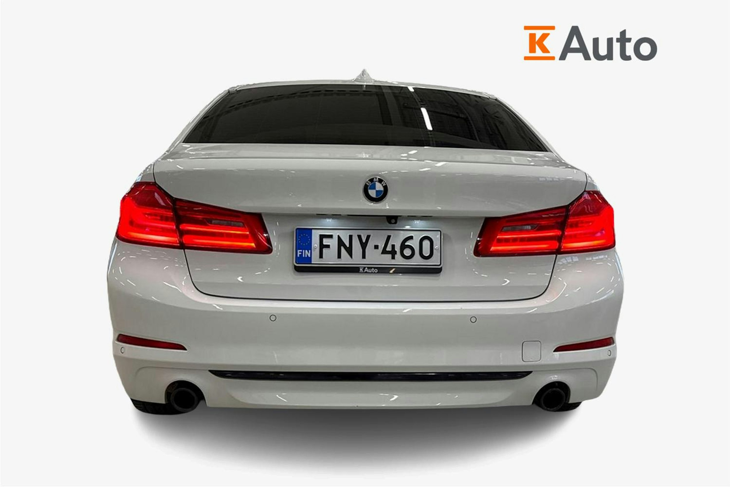 valkoinen BMW 530 2019 kuva 3.