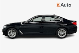 musta BMW 530 2020 kuva 6.