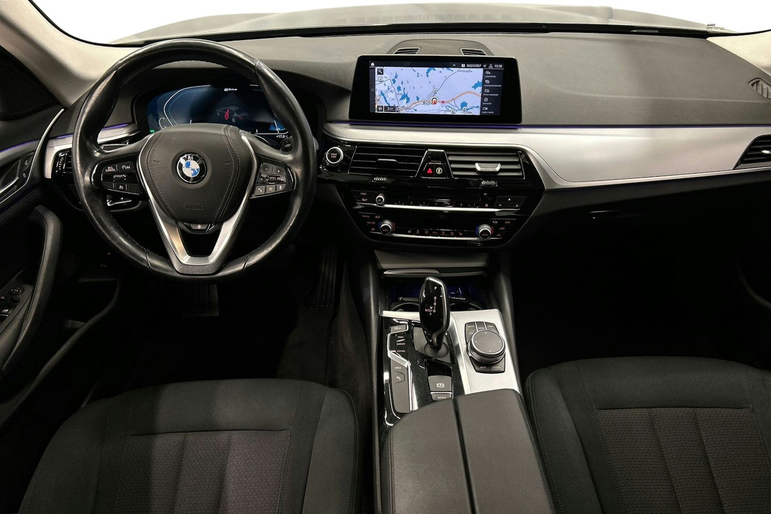 musta BMW 530 2020 kuva 9.