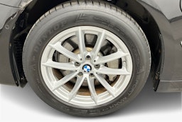musta BMW 530 2020 kuva 11.