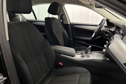 musta BMW 530 2020 kuva 16.