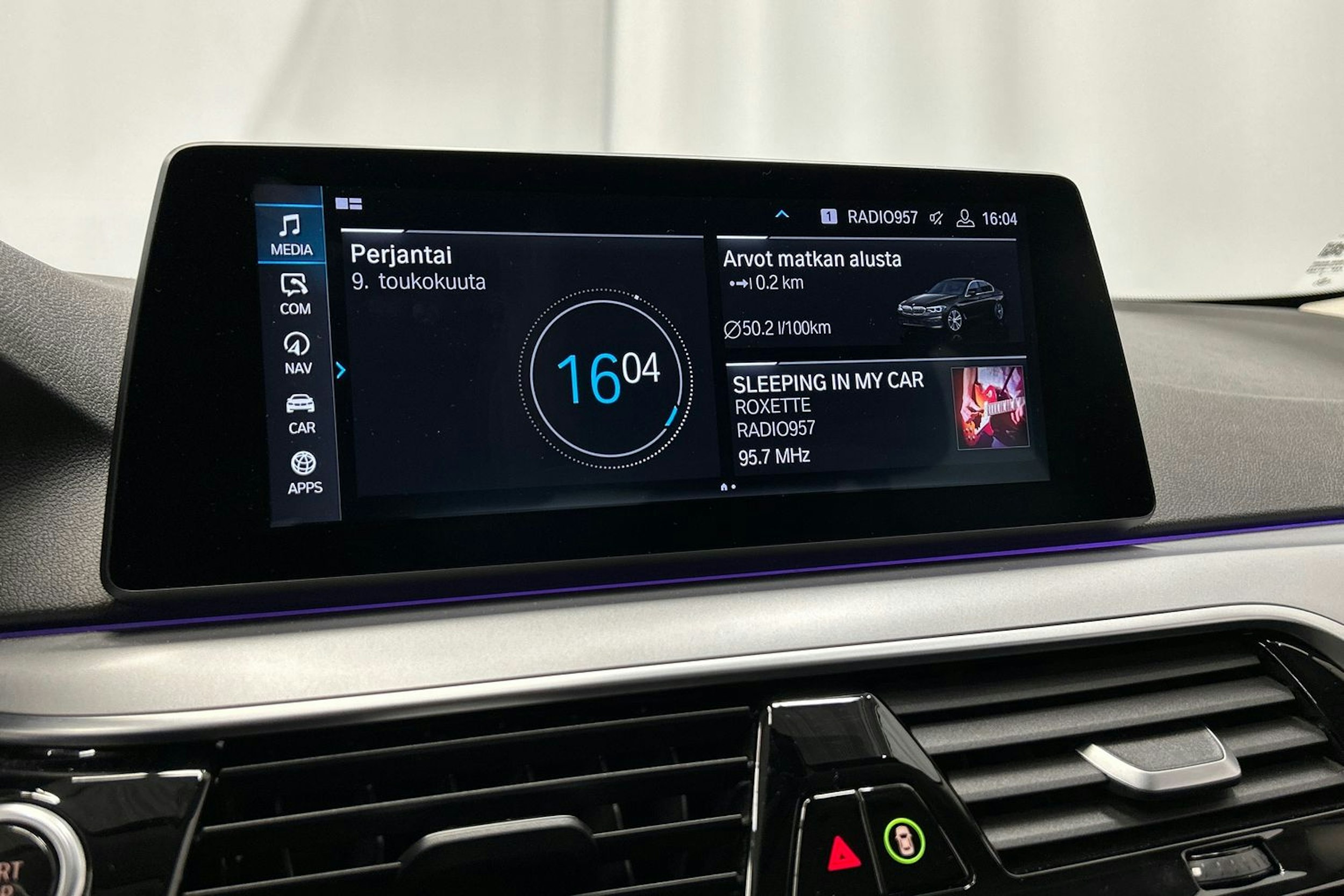 musta BMW 530 2020 kuva 23.