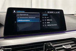 musta BMW 530 2020 kuva 28.