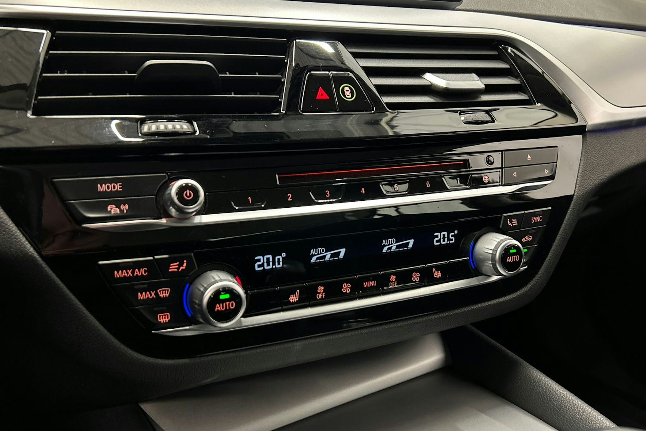 musta BMW 530 2020 kuva 29.