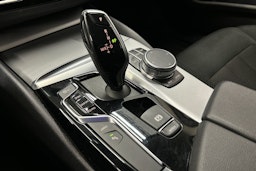 musta BMW 530 2020 kuva 30.
