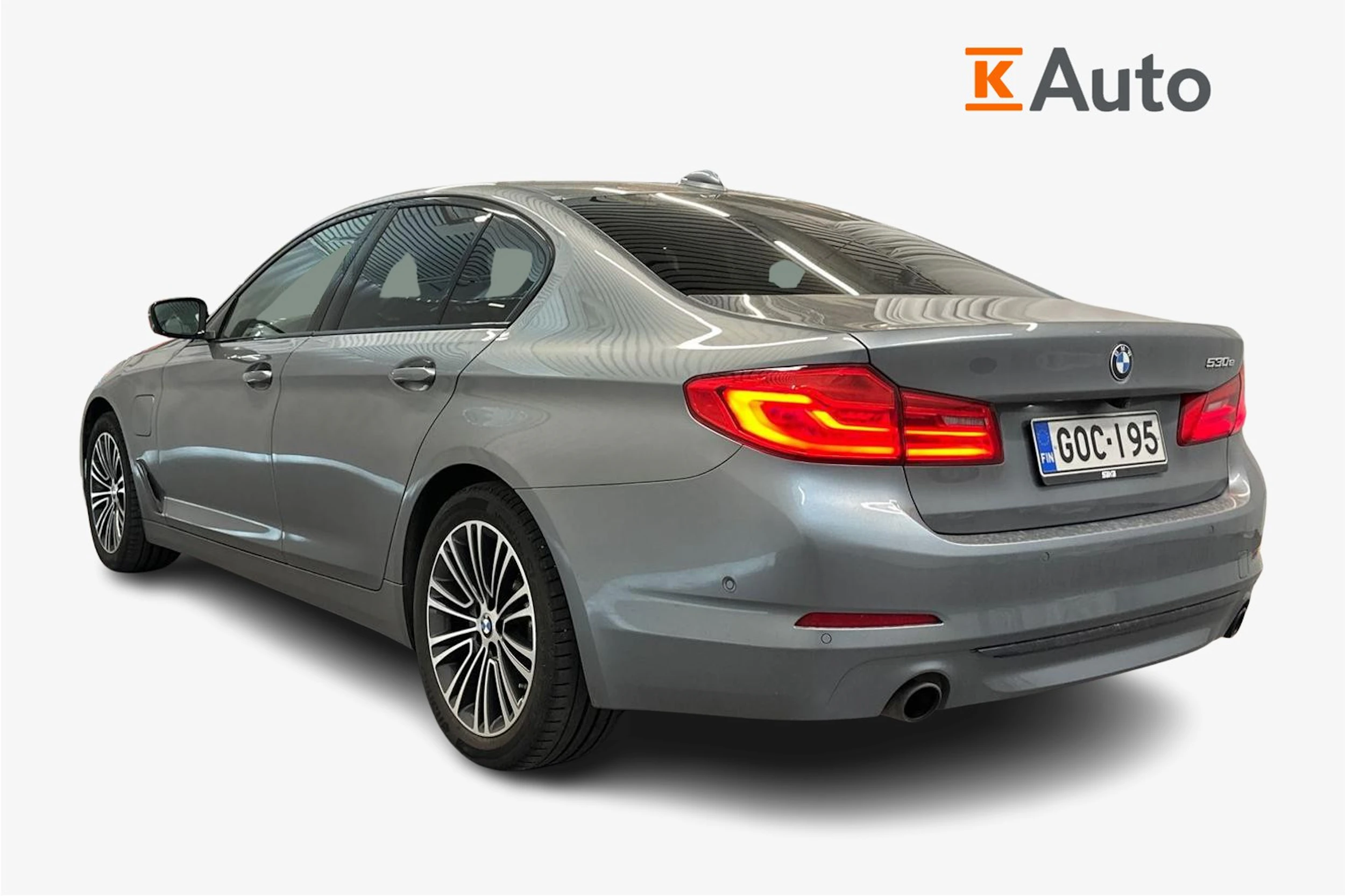sininen BMW 530 2019 kuva 2.