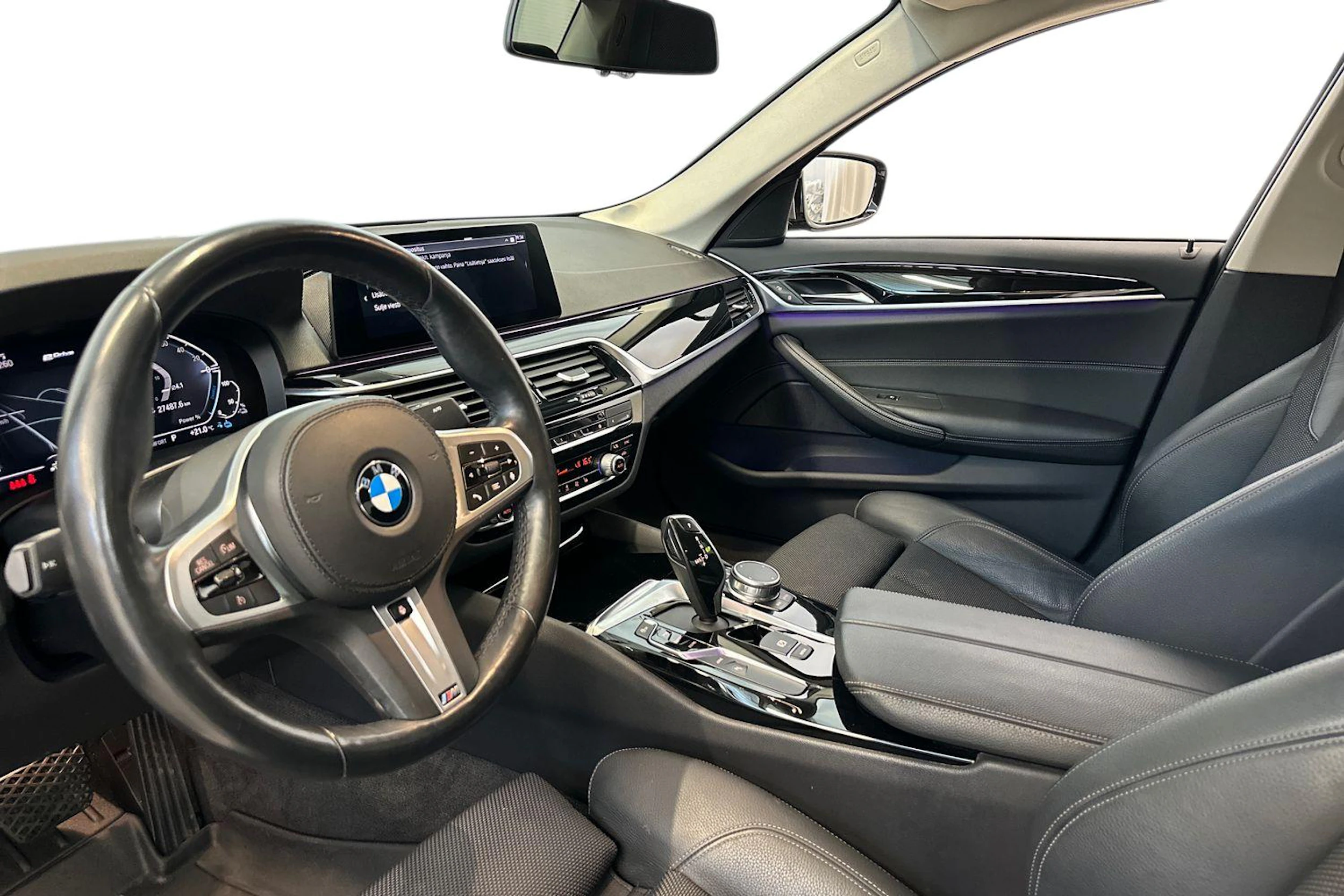 sininen BMW 530 2020 kuva 6.