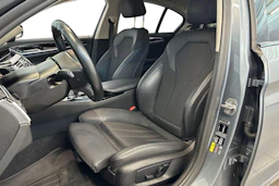 sininen BMW 530 2020 kuva 7.