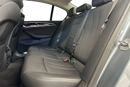 sininen BMW 530 2020 kuva 8.