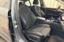 sininen BMW 530 2020 kuva 11.