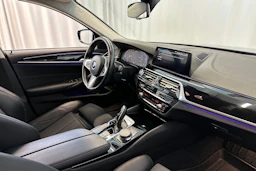 sininen BMW 530 2020 kuva 12.