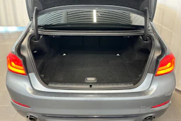 sininen BMW 530 2020 kuva 13.