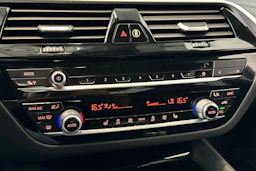sininen BMW 530 2020 kuva 22.