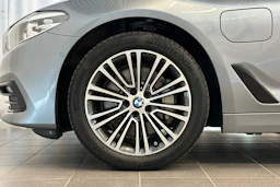 sininen BMW 530 2020 kuva 28.