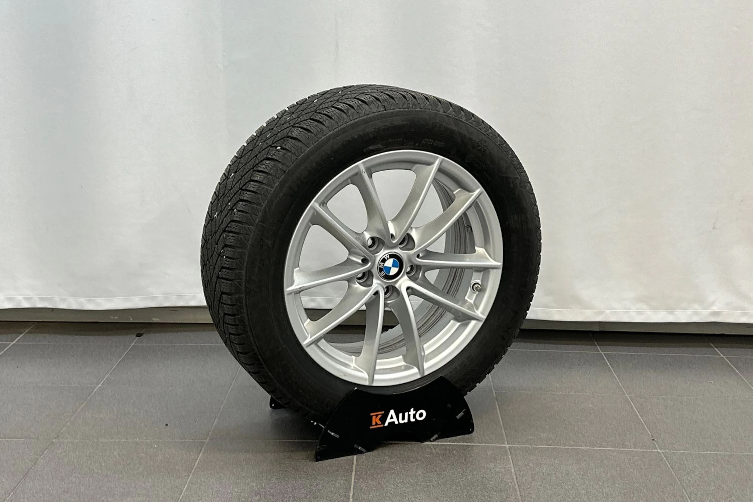 sininen BMW 530 2020 kuva 30.