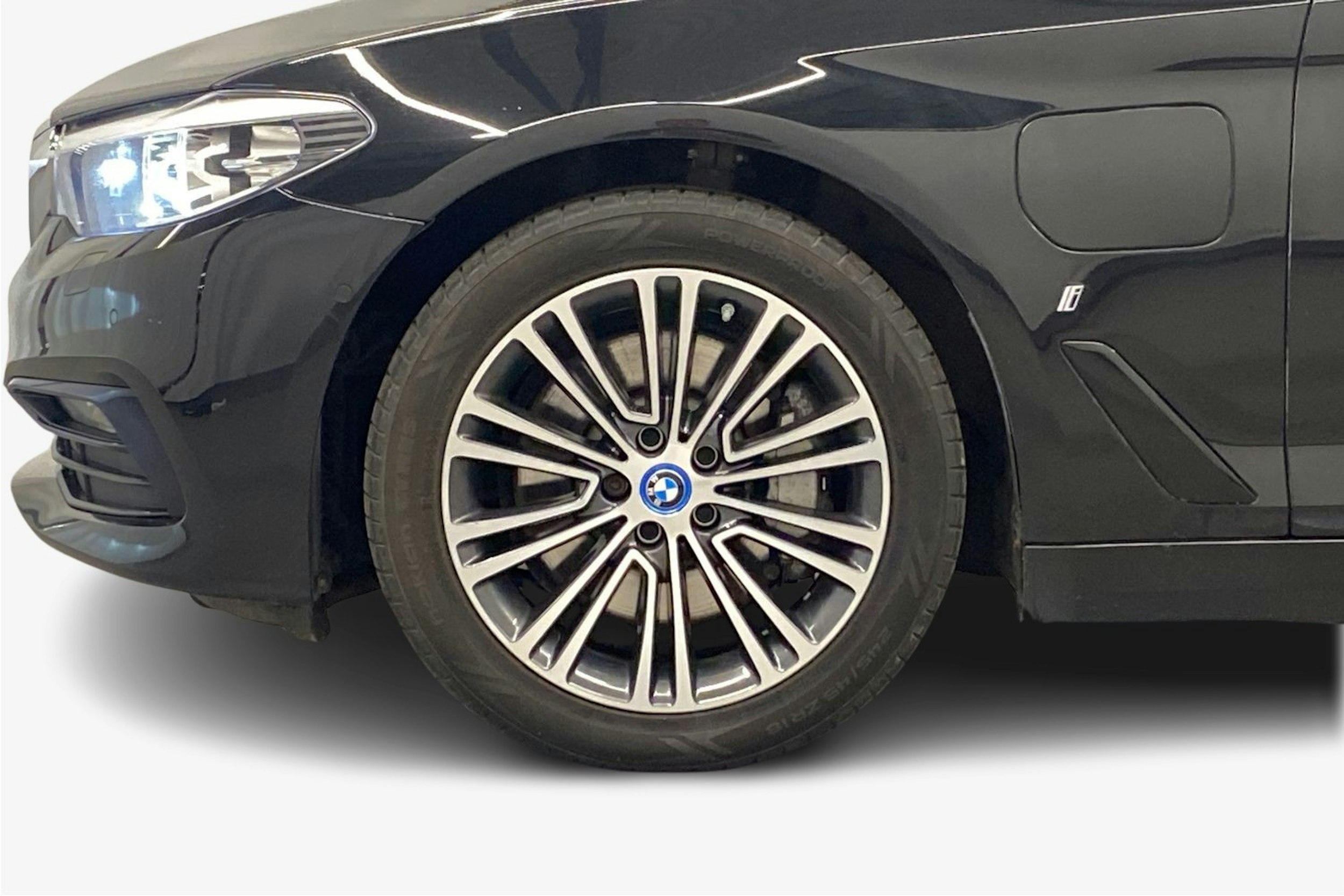musta BMW 530 2019 kuva 11.